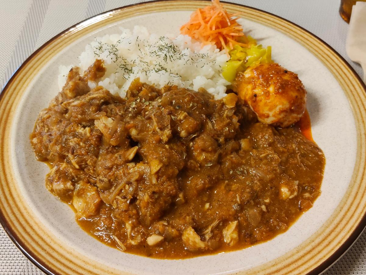 カフェでいただいた煮込みのスパイスカレー