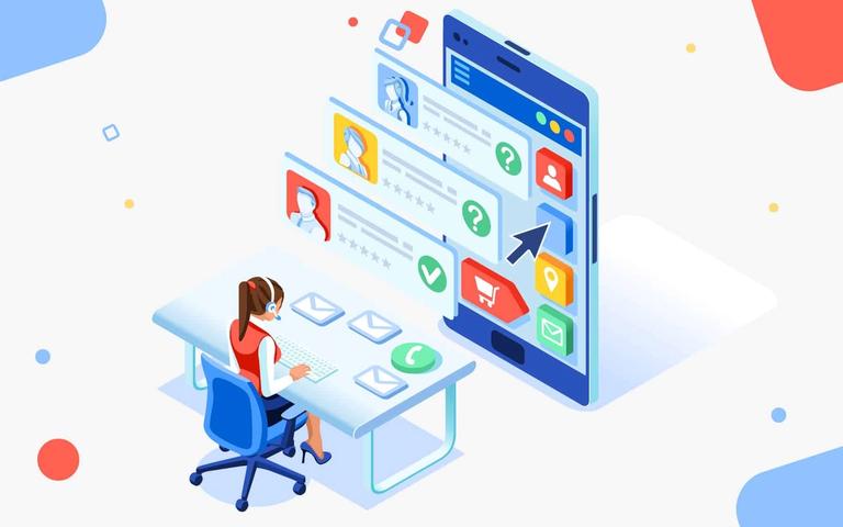 Isometrische Illustration einer Supportmitarbeiterin mit Headset an einem Schreibtisch, daneben ein Smartphone mit Help-Center- und Ticketing-Icons.