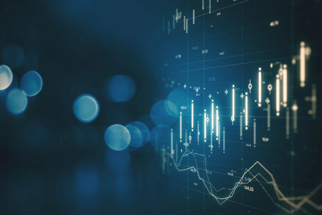 Dunkelblaue Darstellung von Finanzcharts mit Kerzengrafiken und unscharfen Lichtkreisen