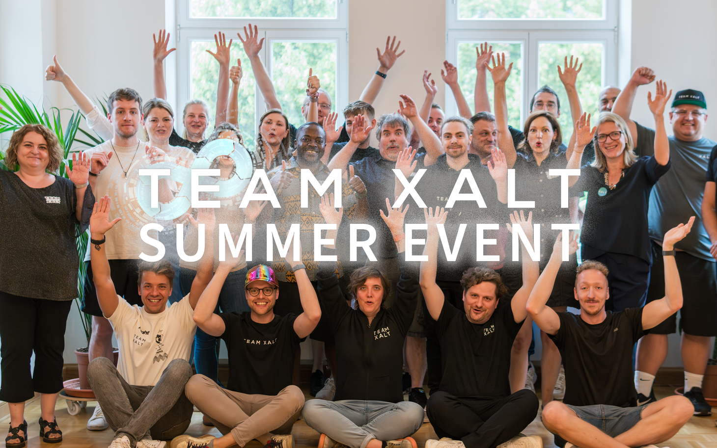 Gruppenfoto des XALT-Teams mit dem Aufdruck TEAM XALT SUMMER EVENT über dem Bild.