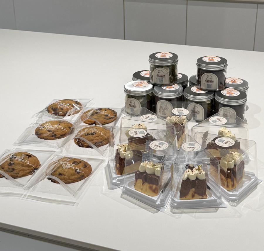 SugarDrop bakes
