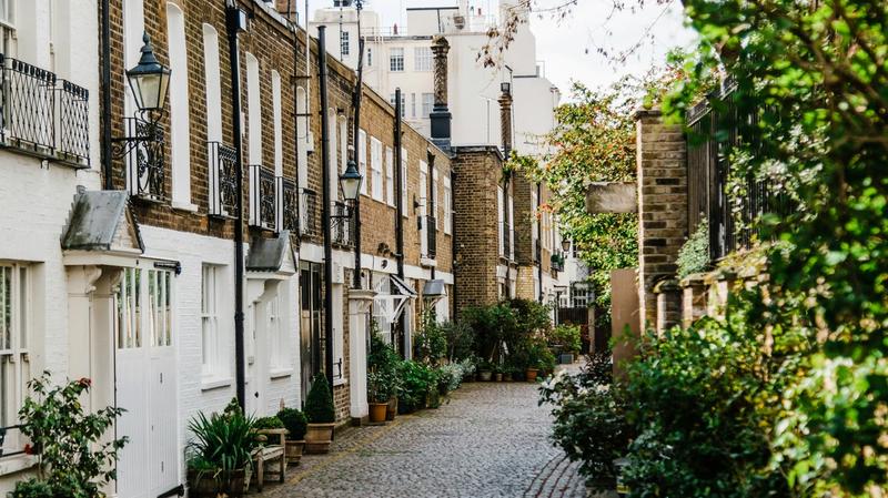 London street picture for guide to buying a home