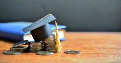 Student Graduating from UniCollege 