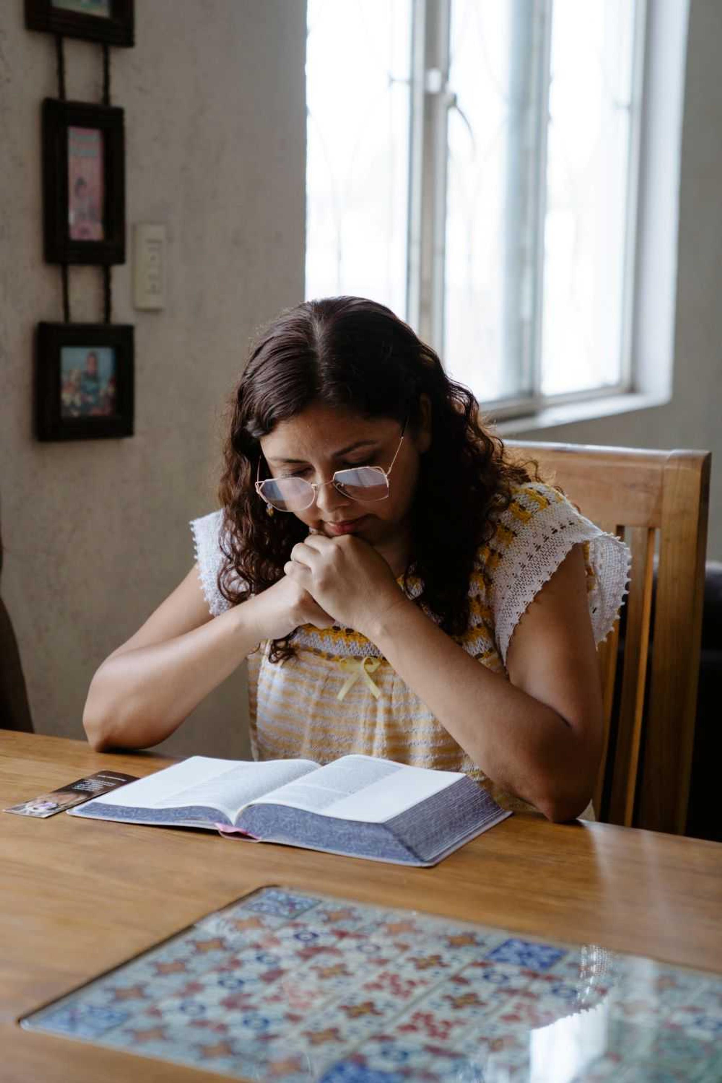 Beatriz reading her Bible