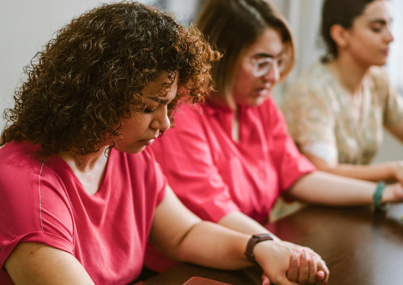 Iran women praying at a Bible study