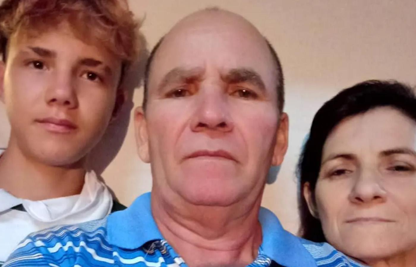 Jonathan tillsammans med sina föräldrar, Elier Muir Ávila och Minervina Burgos.