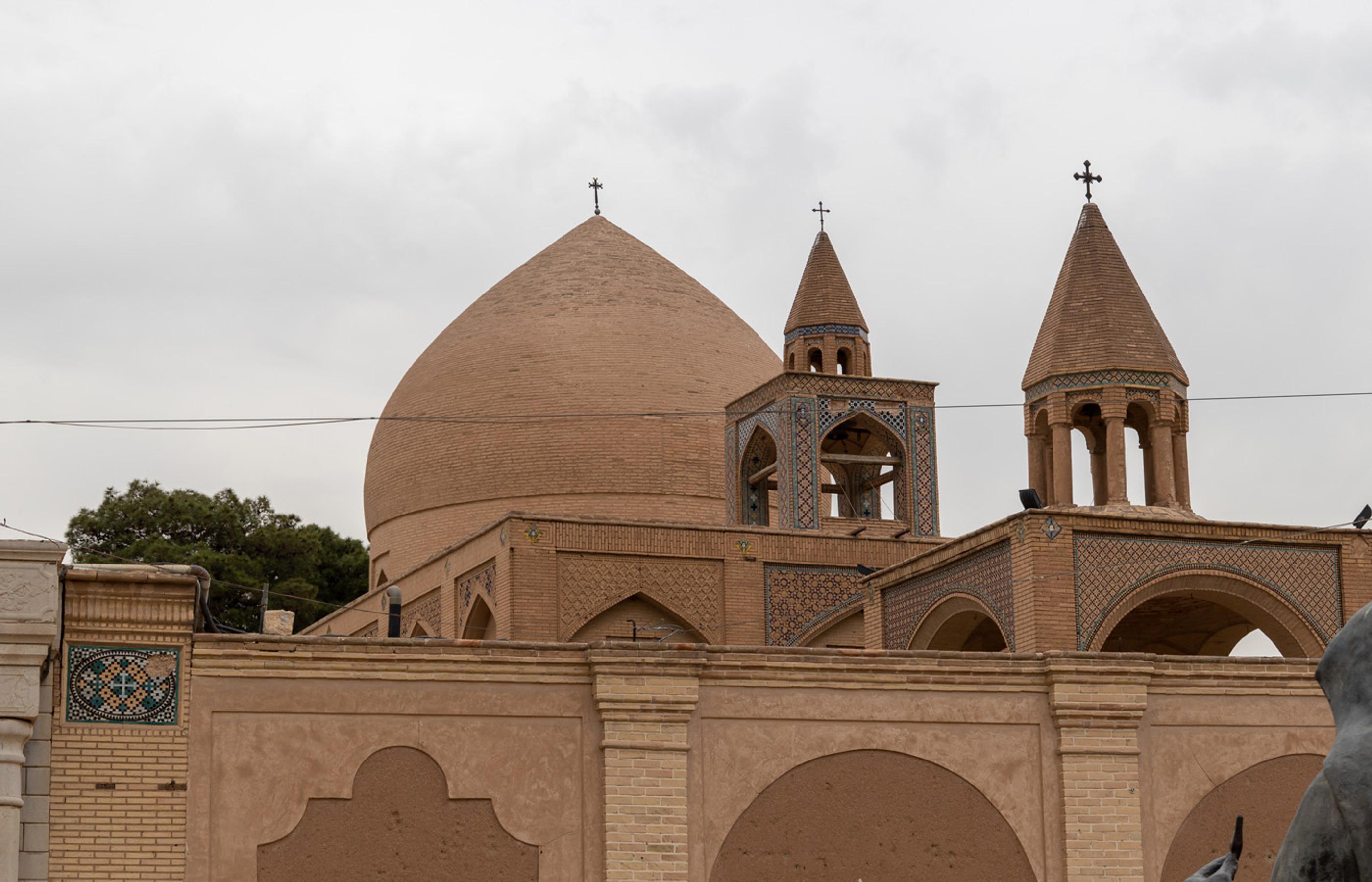 En armenisk kyrka i Iran (kyrkan på bilden har inget samband med artikeln).