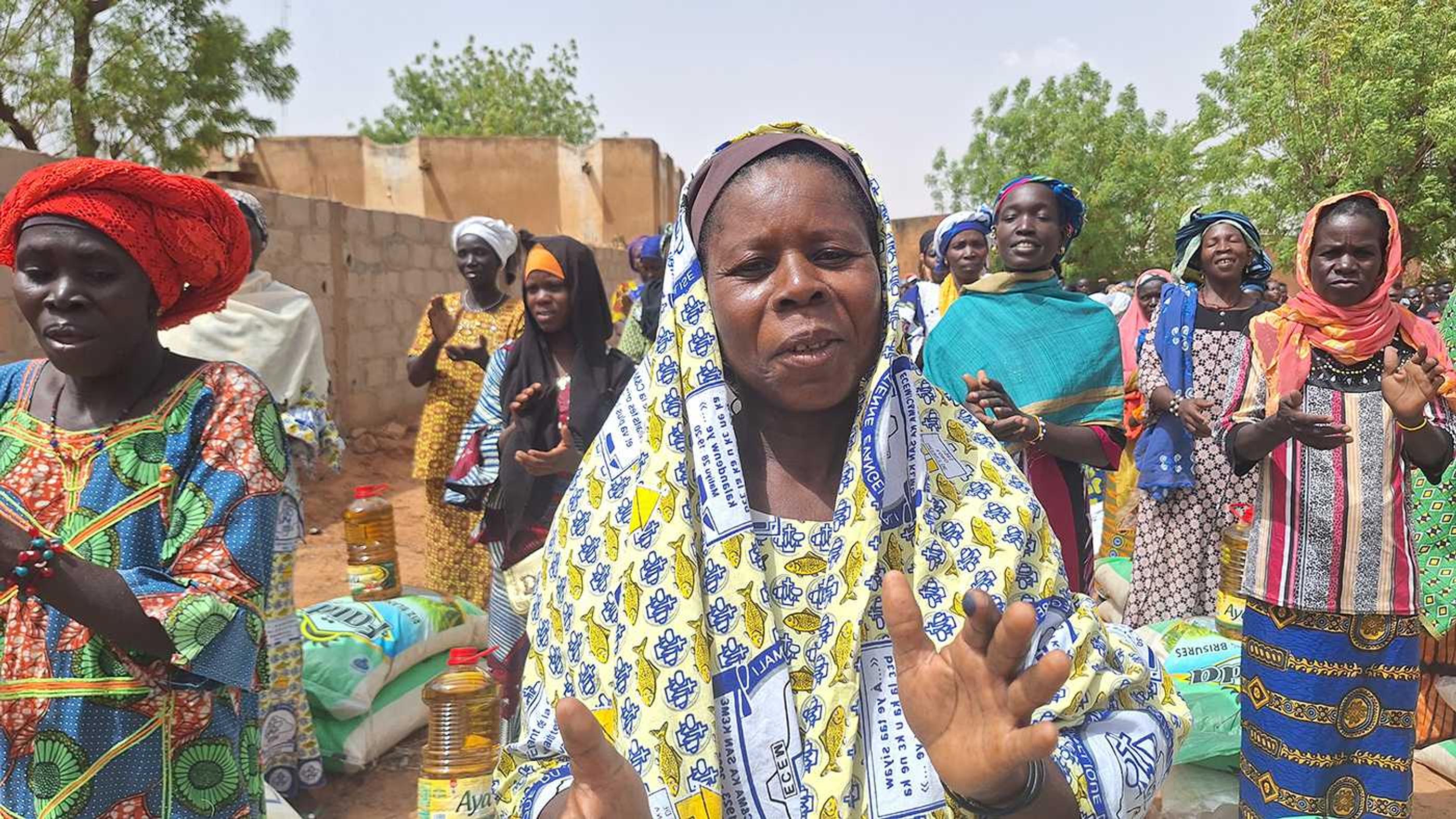 Praise: 300+ families helped in Mali with emergency aid