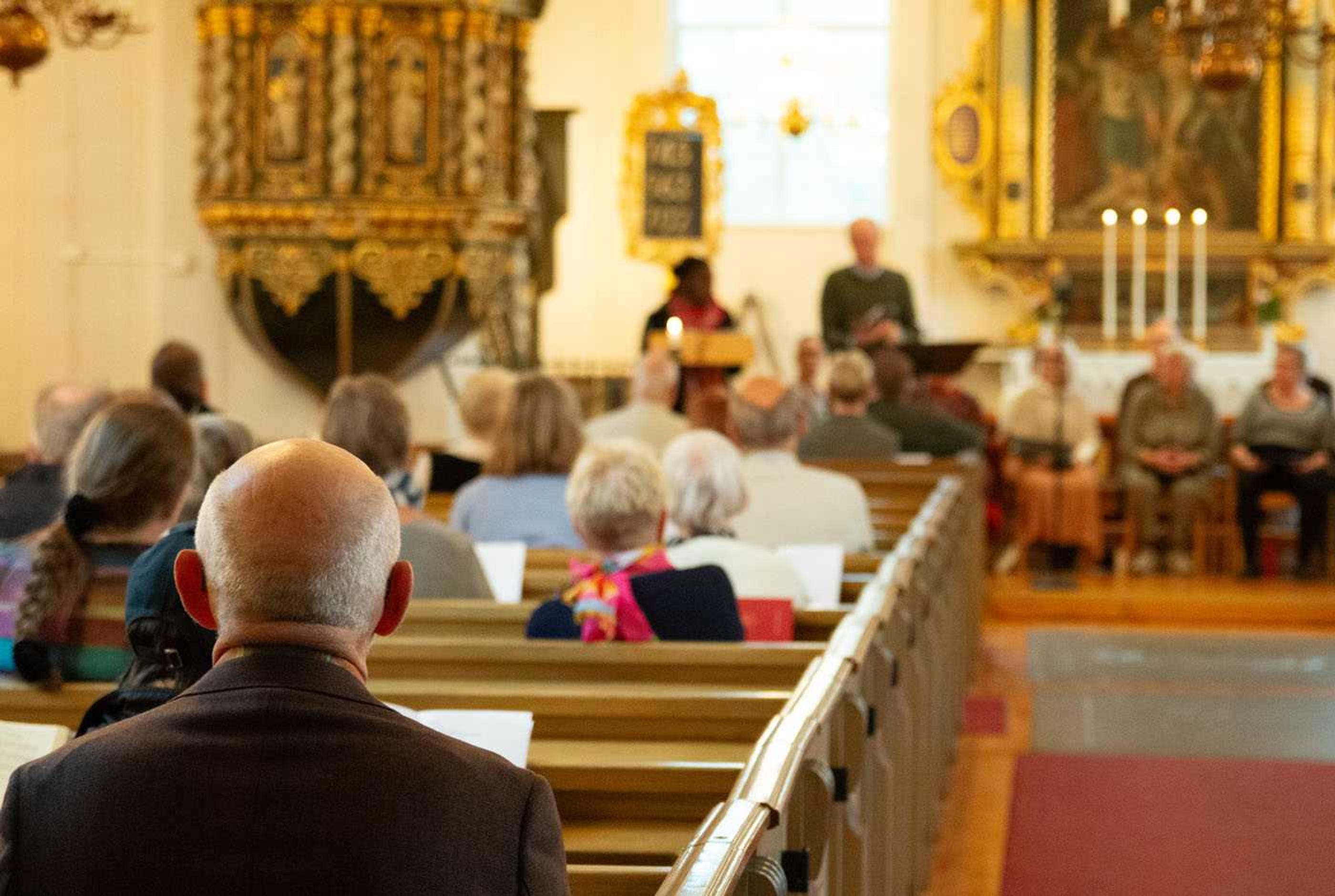 Amora predikar i Piteå kyrka när hon besökte Sverige i början av oktober.
