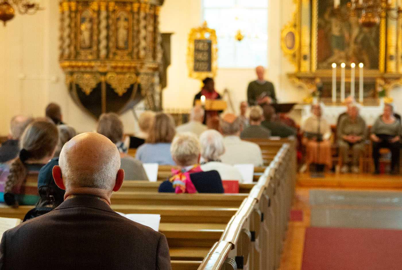 Amora predikar i Piteå kyrka när hon besökte Sverige i början av oktober.
