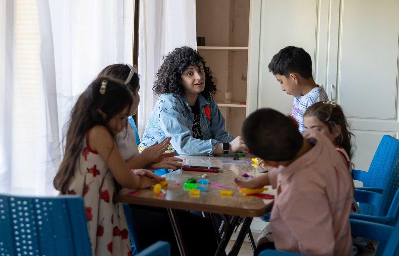 Gruppterapi för barn på Petra counseling center i Damaskus.