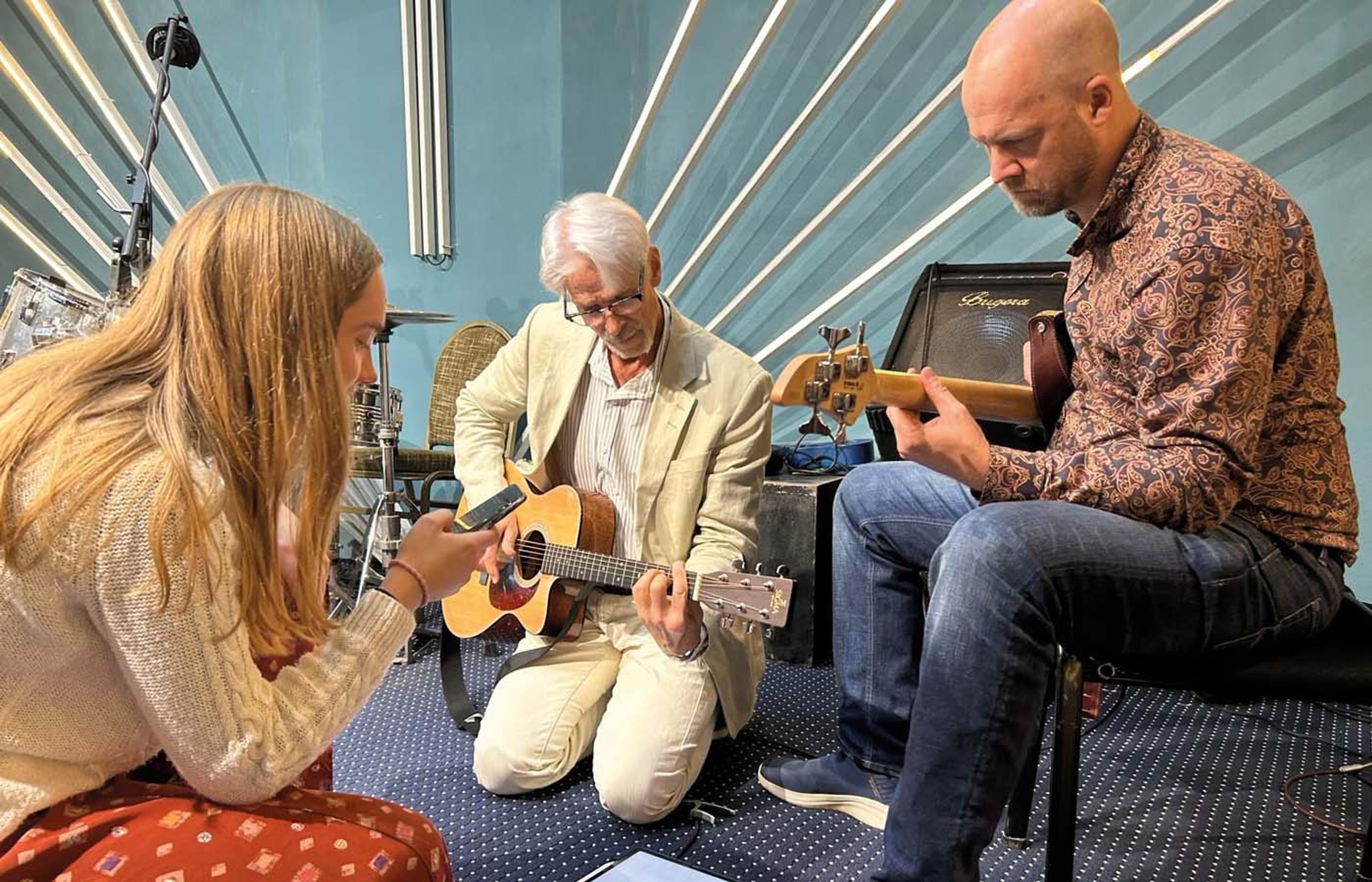 Tre av låtskrivarna under resan till Östafrika, som nu har resulterat i albumet Songs of hope - Open Doors sessions.