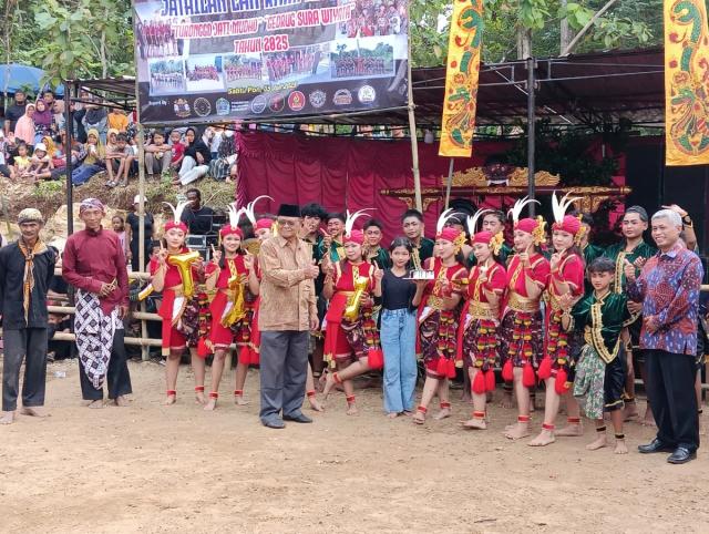 Gambar di dalam artikel