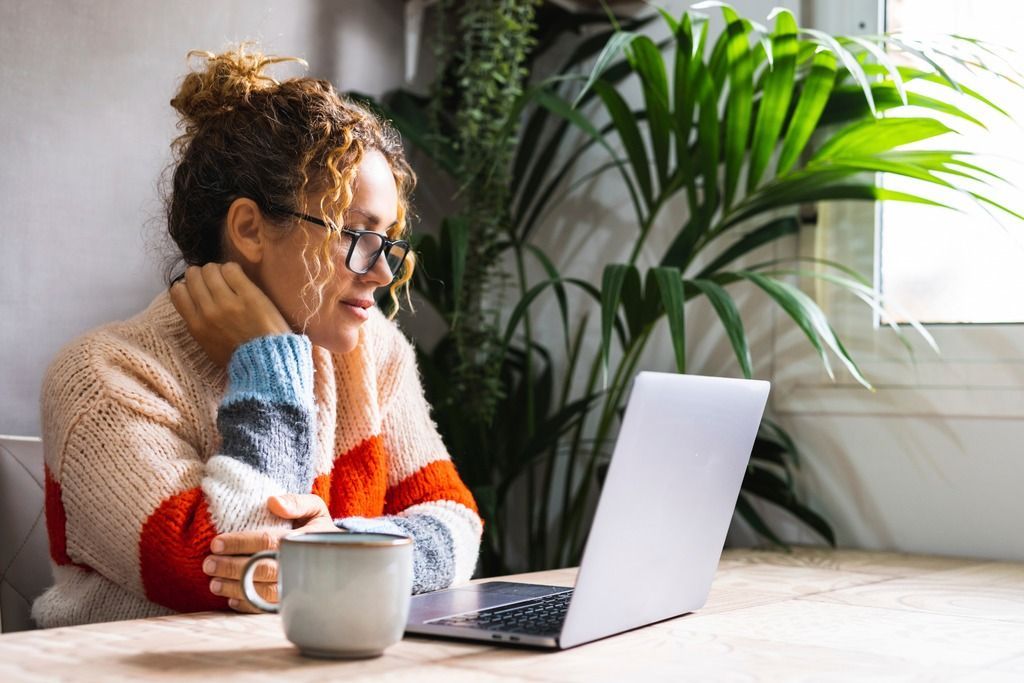Lady on laptop