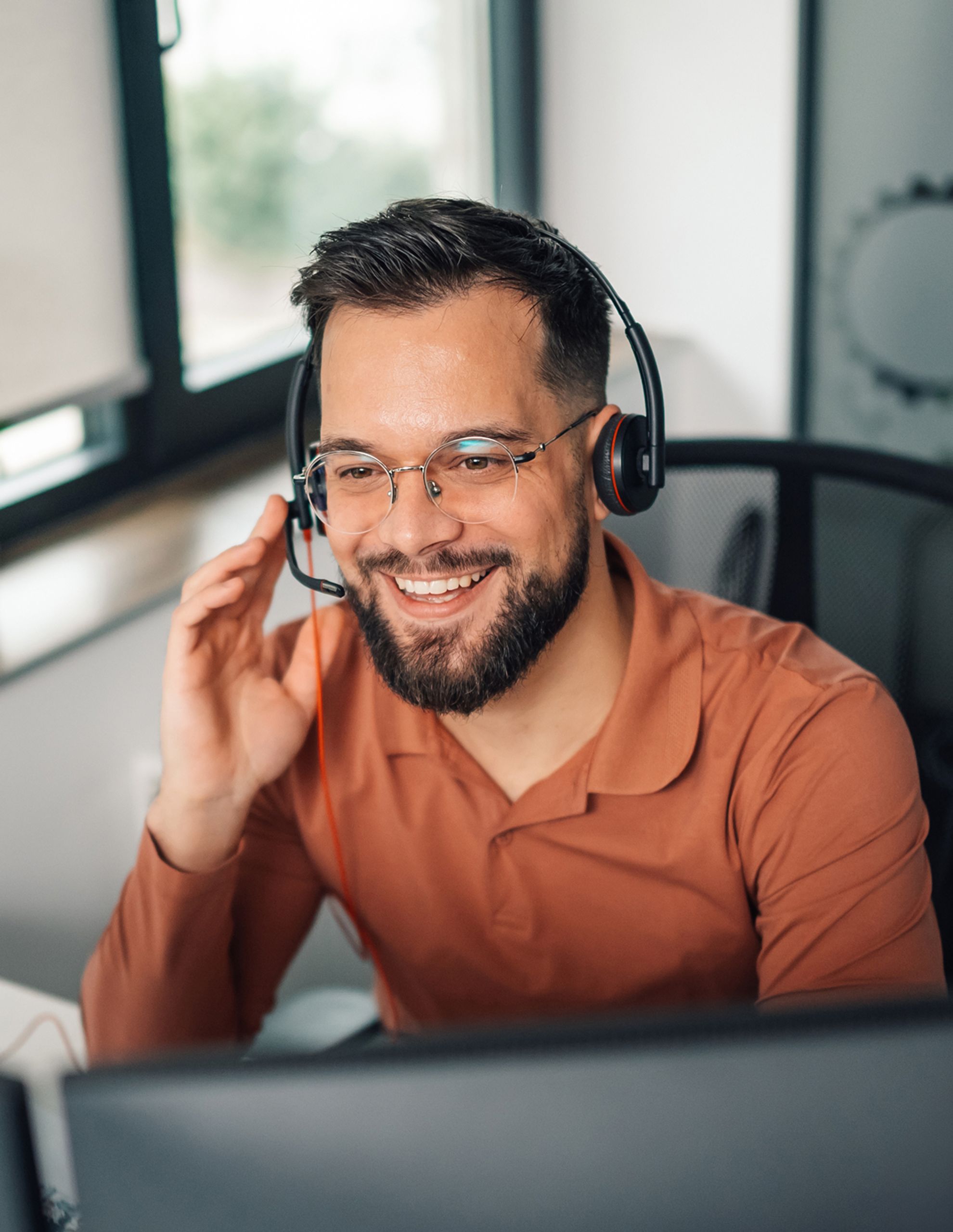 Rightway pharmacy guide using headset to call a PBM member