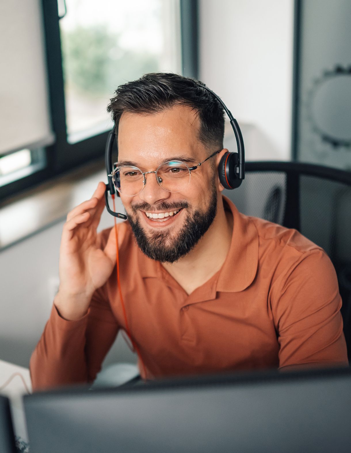 Rightway | Clinical Care Navigation | Effective Transparent PBM. smiling man talking on head set