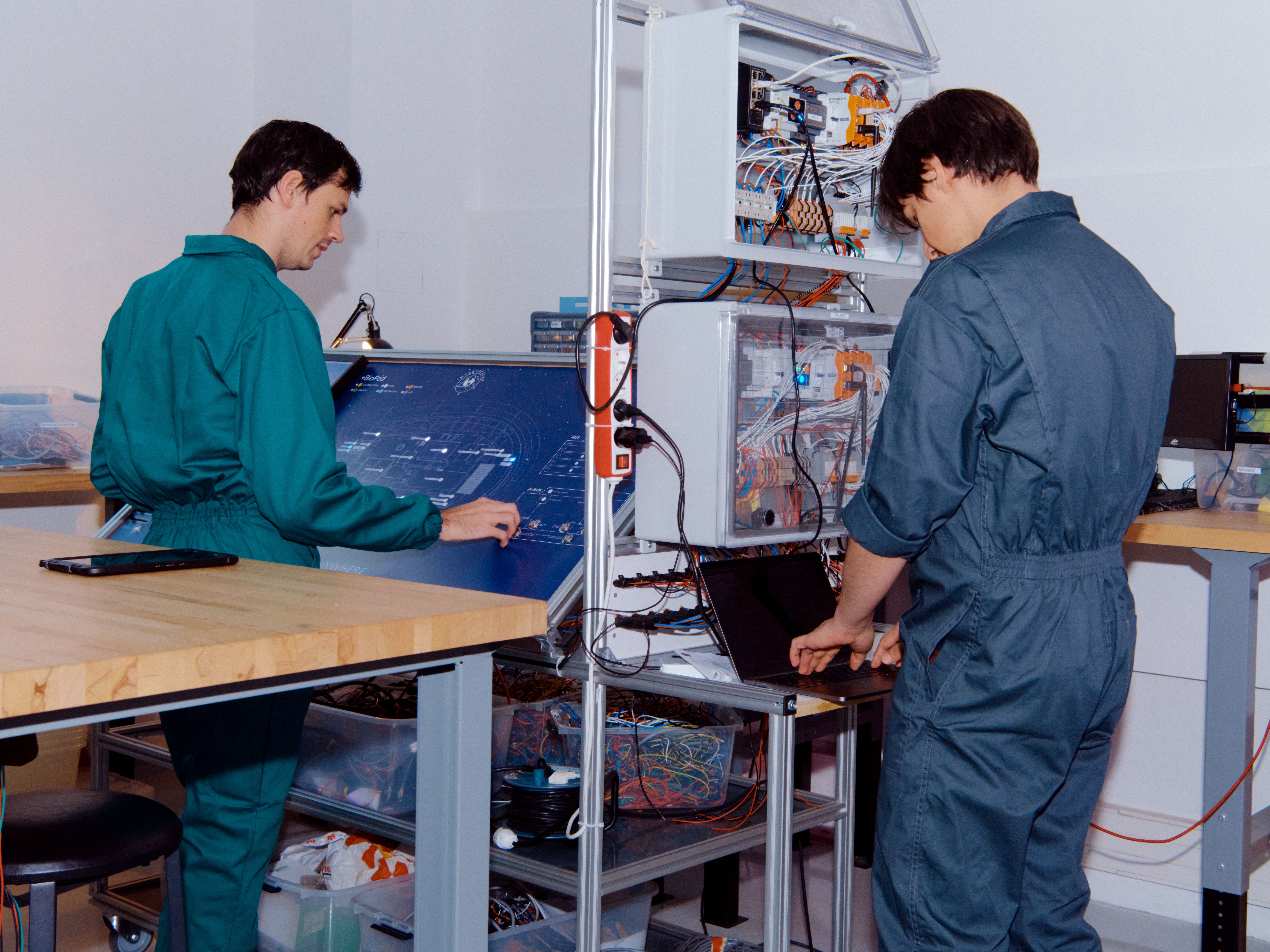 Anthony and Matthieu testing