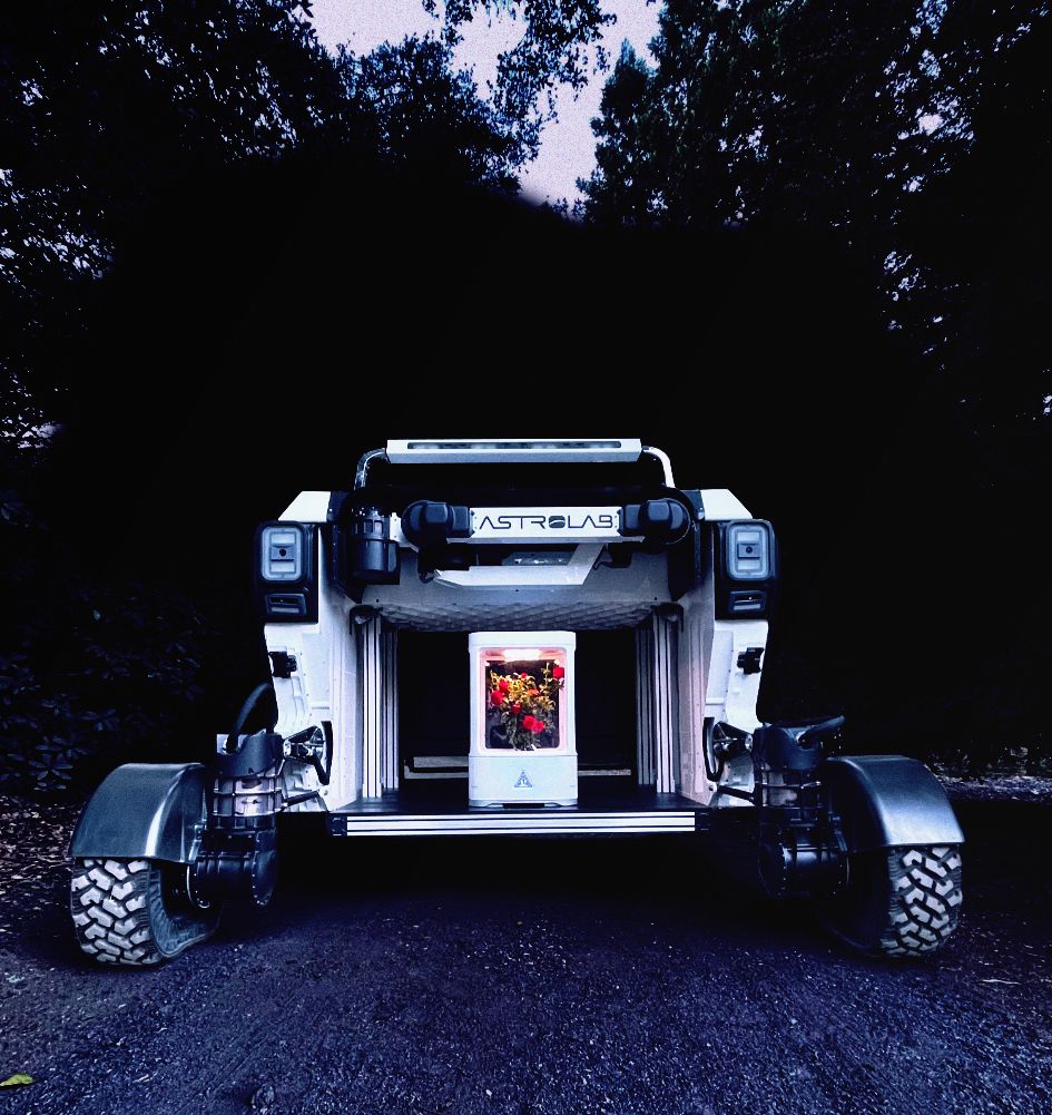 Picture of Astrolab's FLEX Rover with first prototype of Bloom.