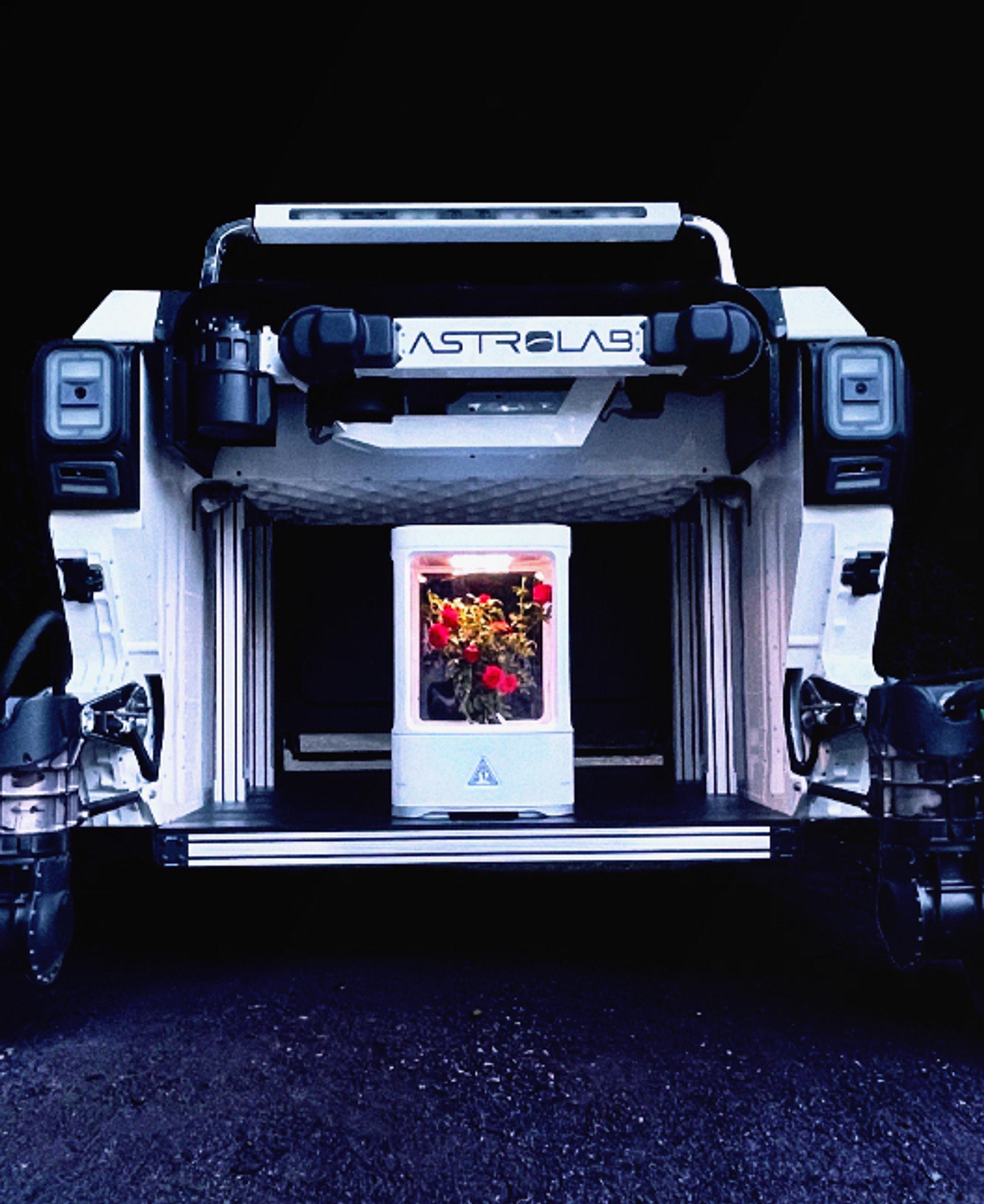 Picture of Astrolab's FLEX Rover with first prototype of Bloom.