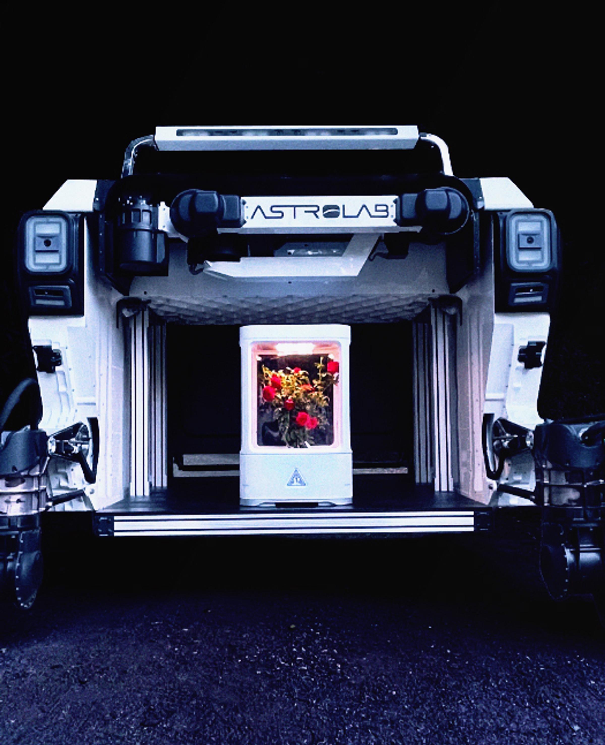 Picture of Astrolab's FLEX Rover with first prototype of Bloom.