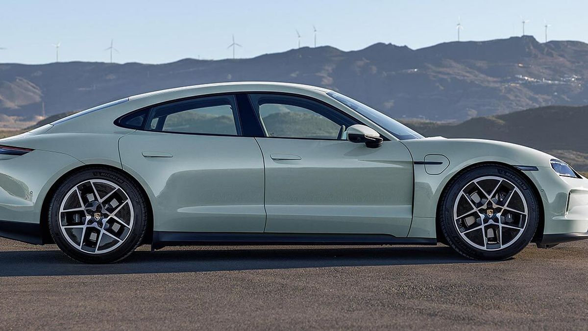 Porsche Taycan 2025 side profile — electric performance sports car