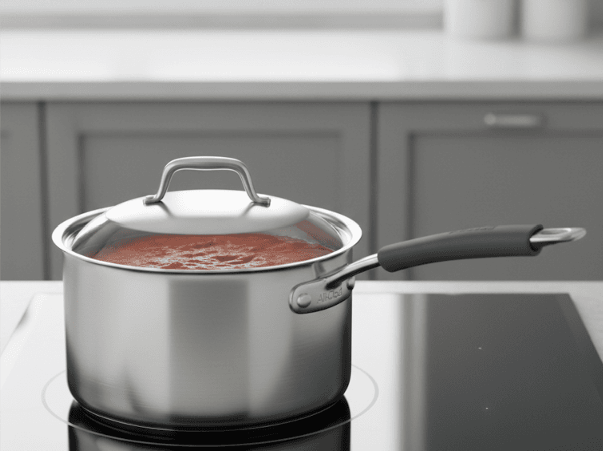 Cooking tomato sauce in stainless steel saucepan