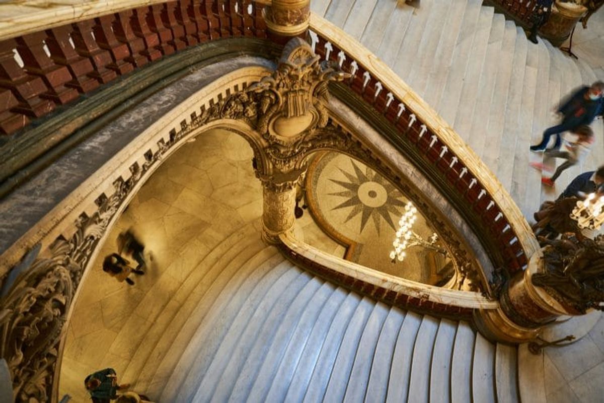 Supporting image for How Opera House Branding Transforms Historic Venues into Modern Cultural Powerhouses
