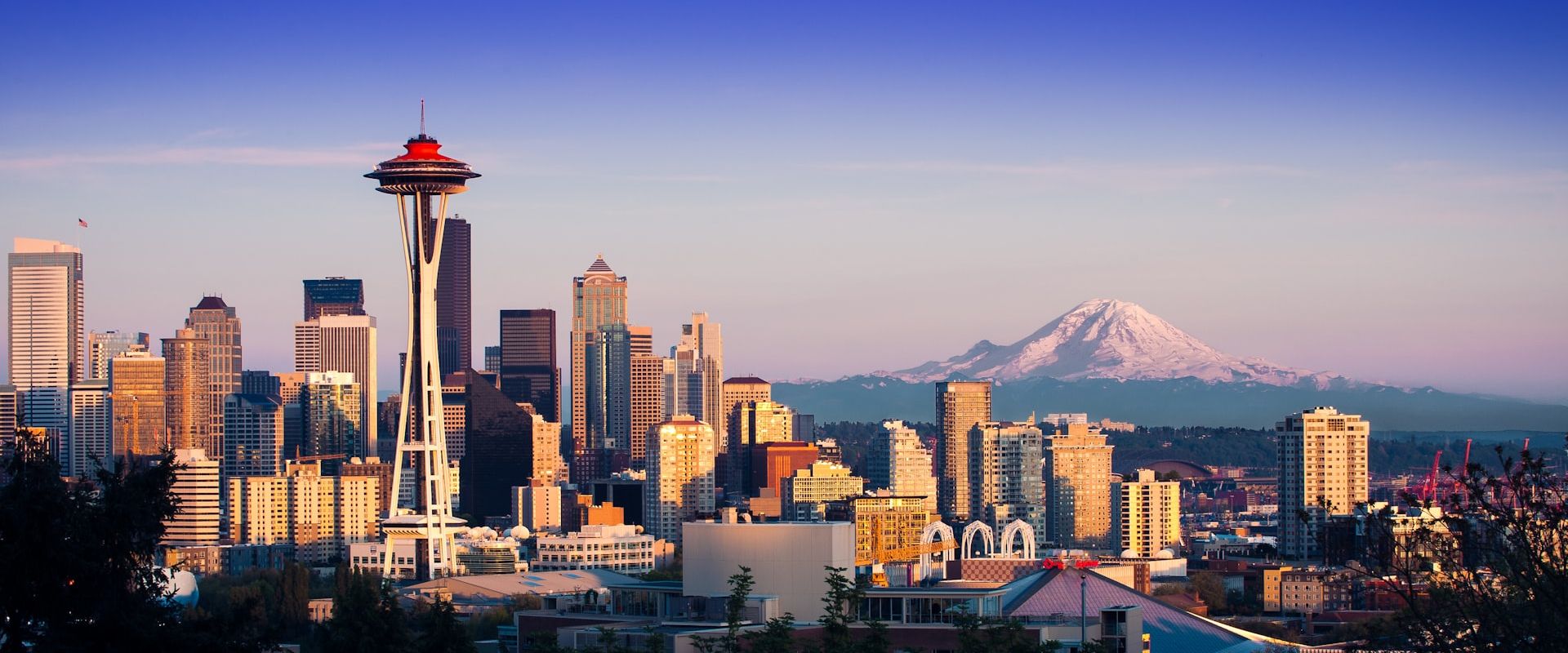 Seattle Washington skyline with Space Needle and Mount Rainier - Event Management in Seattle