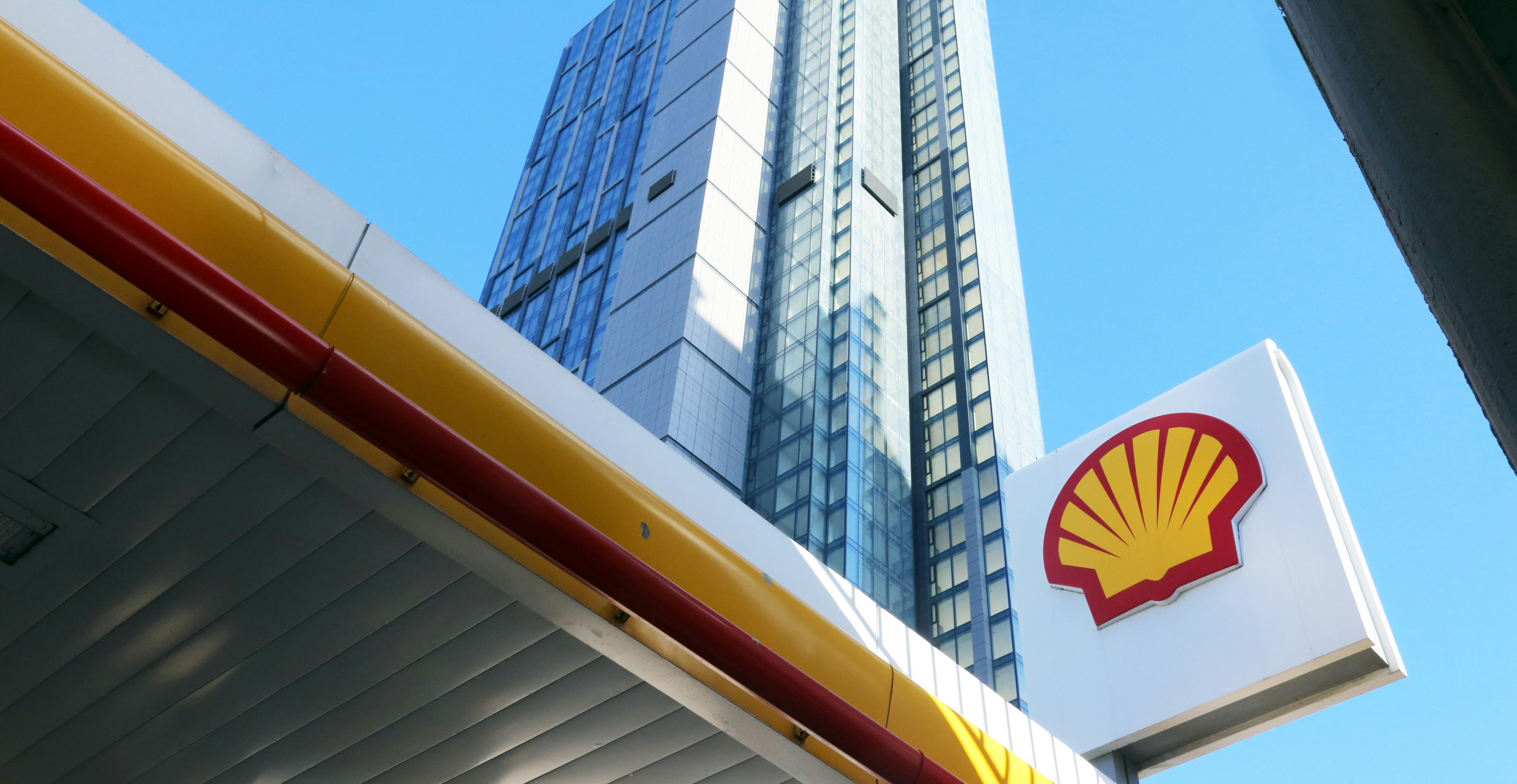 Professional concept illustration for shell fuel station advantages that make a difference on the road