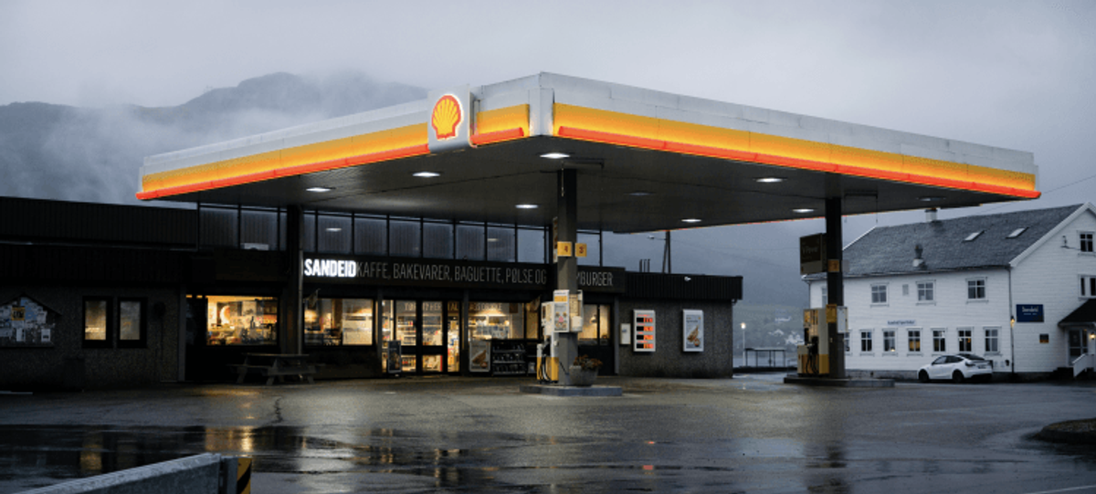 Shell gas station in foggy evening scene.