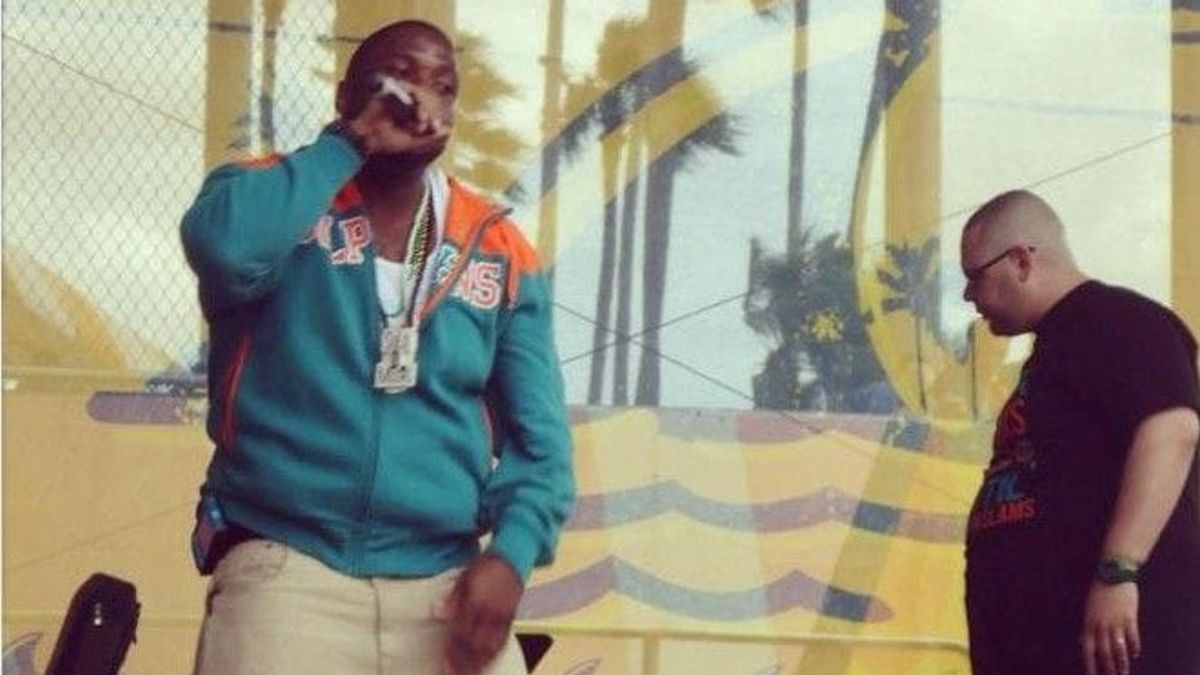 Confirms Performance Artist