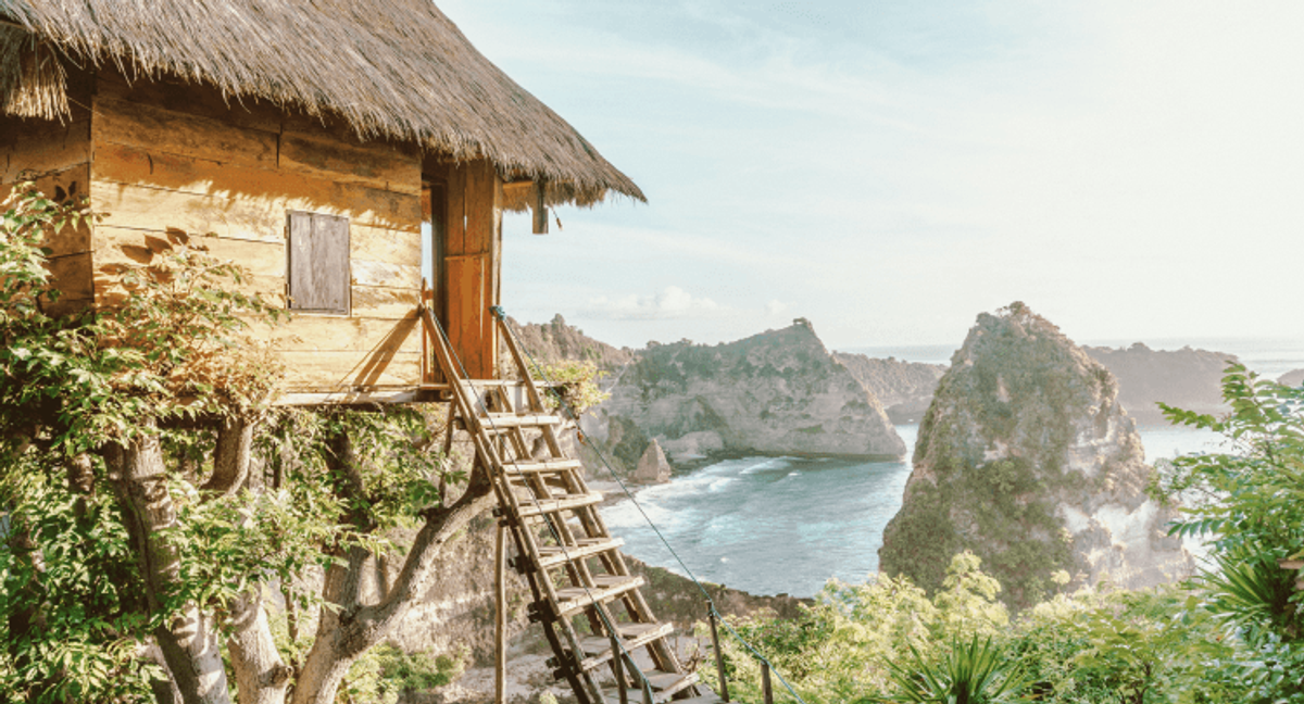 Visual representation of Airbnb Experiences at the Heart of Personalized Travel concepts