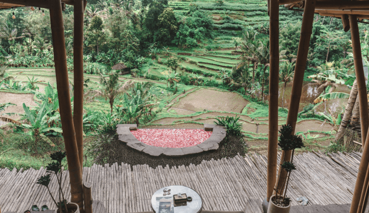 Example showcasing Airbnb Experiences at the Heart of Personalized Travel
