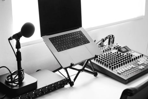Music industry professional working on building a strong music website: a comprehensive guide for independent artists