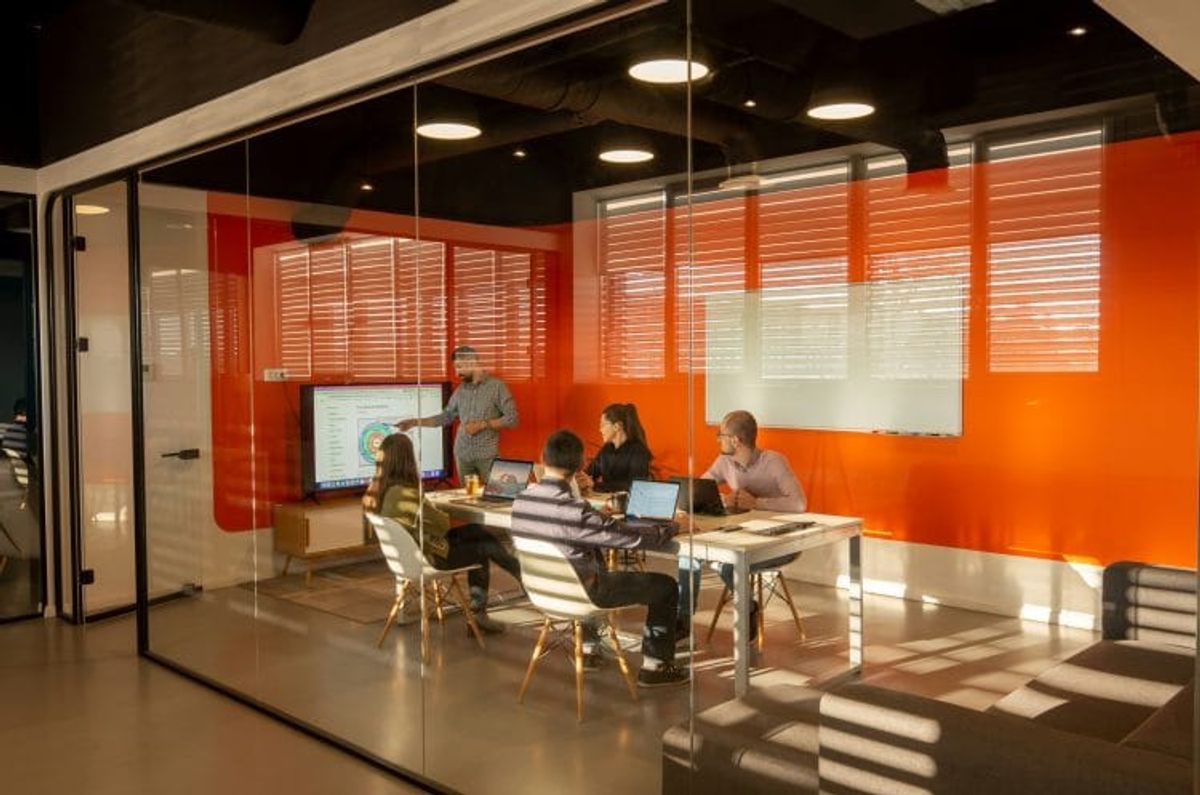 Example showcasing Corporate Branding Strategies That Transform Companies Into Market Leaders