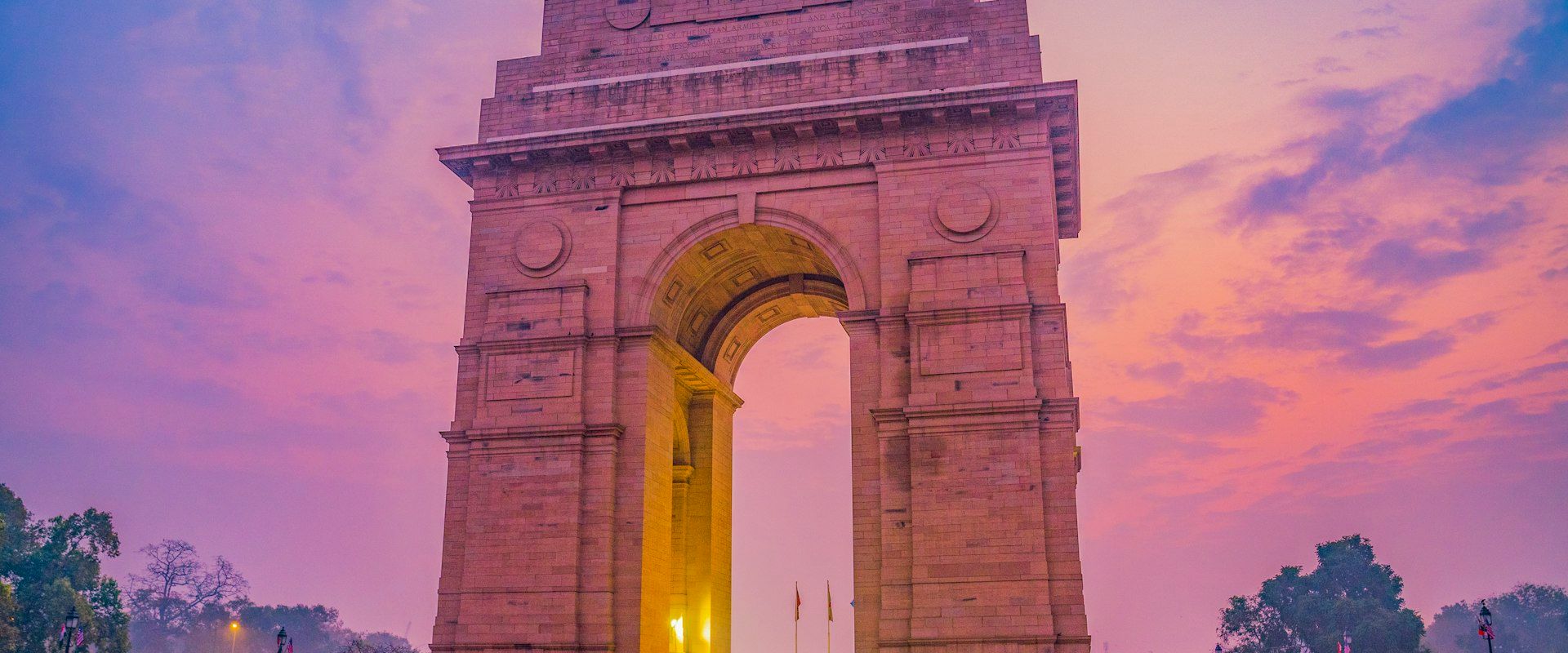 Nashville Tennessee downtown Broadway at night - Event Management in Nashville