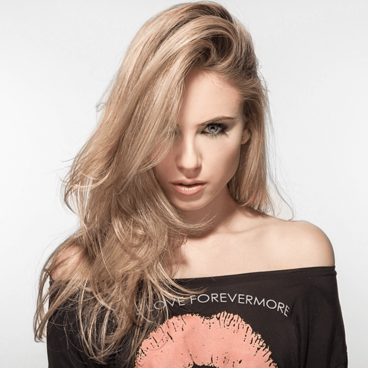 PR team strategizing swedish singer linda lind presents “all night long"