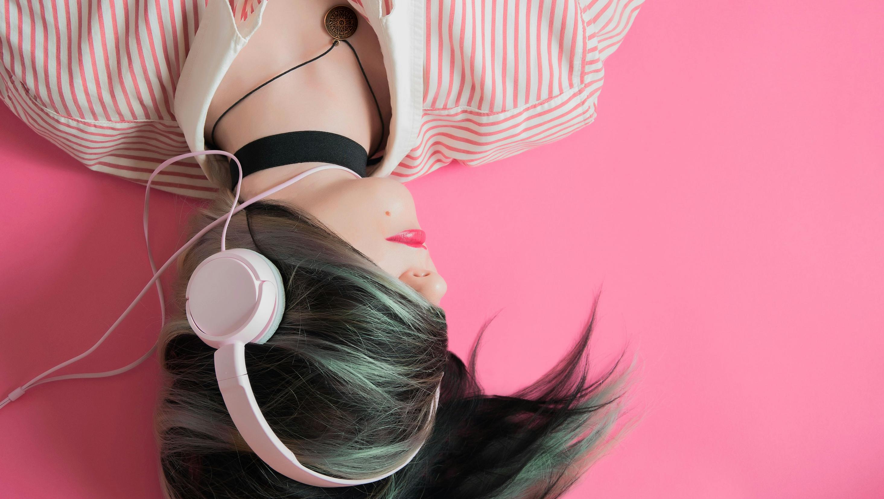 Marketing team discussing building emotional connections through sonic branding