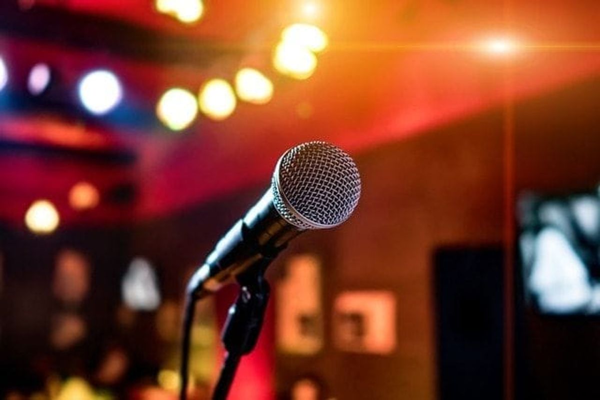 video, fonda, karaoke, christmas theme ideas, party venue, christmas gift, festive celebration, christmas carols, karaoke machine