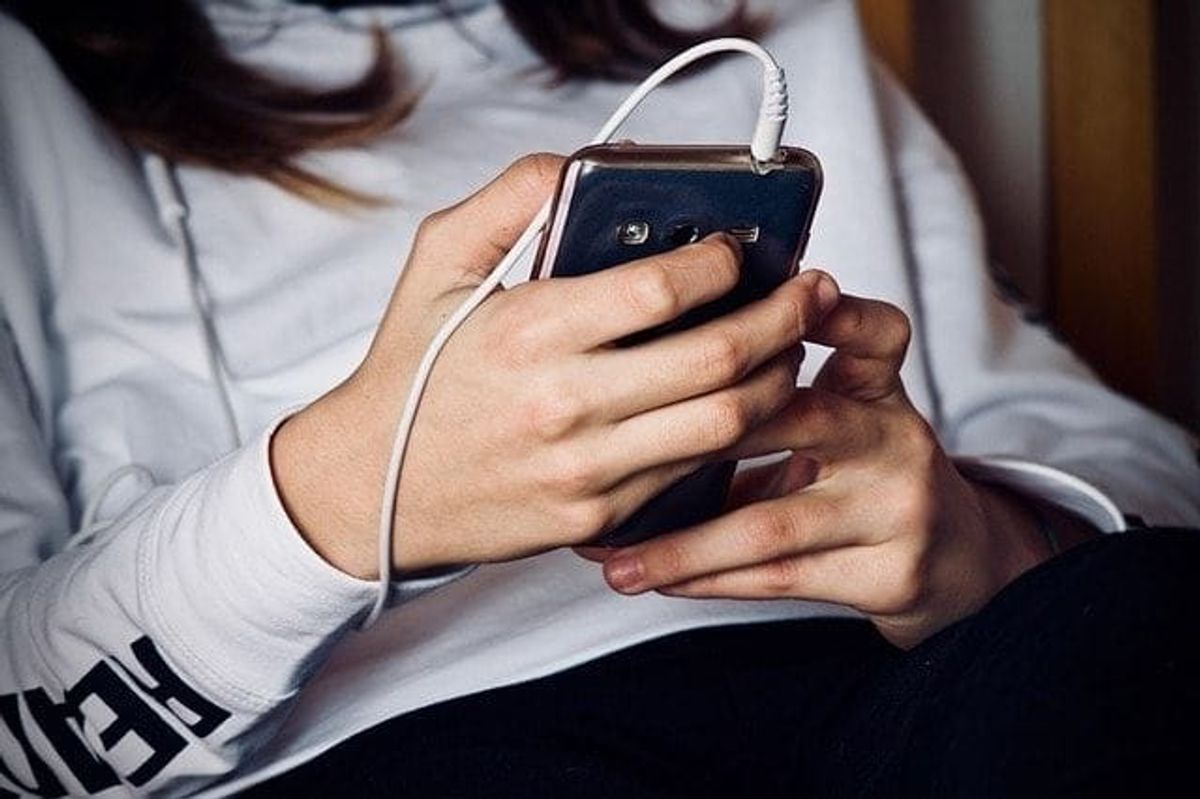 woman, mobile phone, listening to music, mobile device, mobile marketing strategy