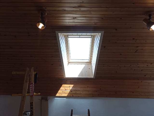 Vgradnja VELUX okna v mansardo, Ljubljana
