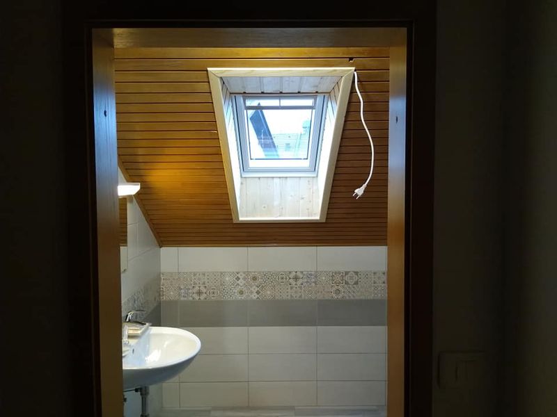 Vgradnja novega okna v kopalnici