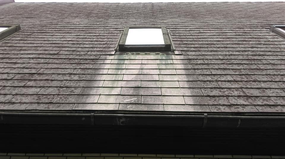 Staro strešno okno pred menjavo