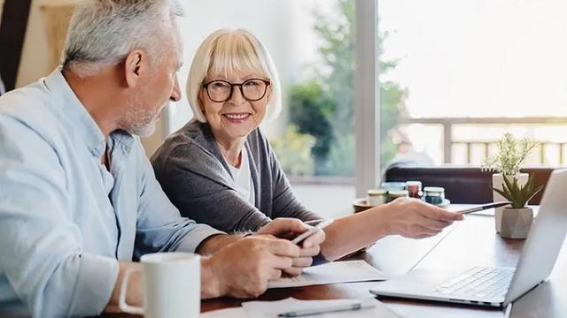 Spokane financial advisor helping a retired couple plan what to do with a $1 million 401k