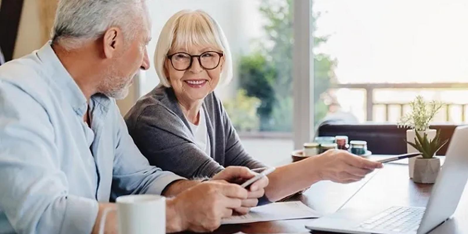 Spokane financial advisor helping a retired couple plan what to do with a $1 million 401k