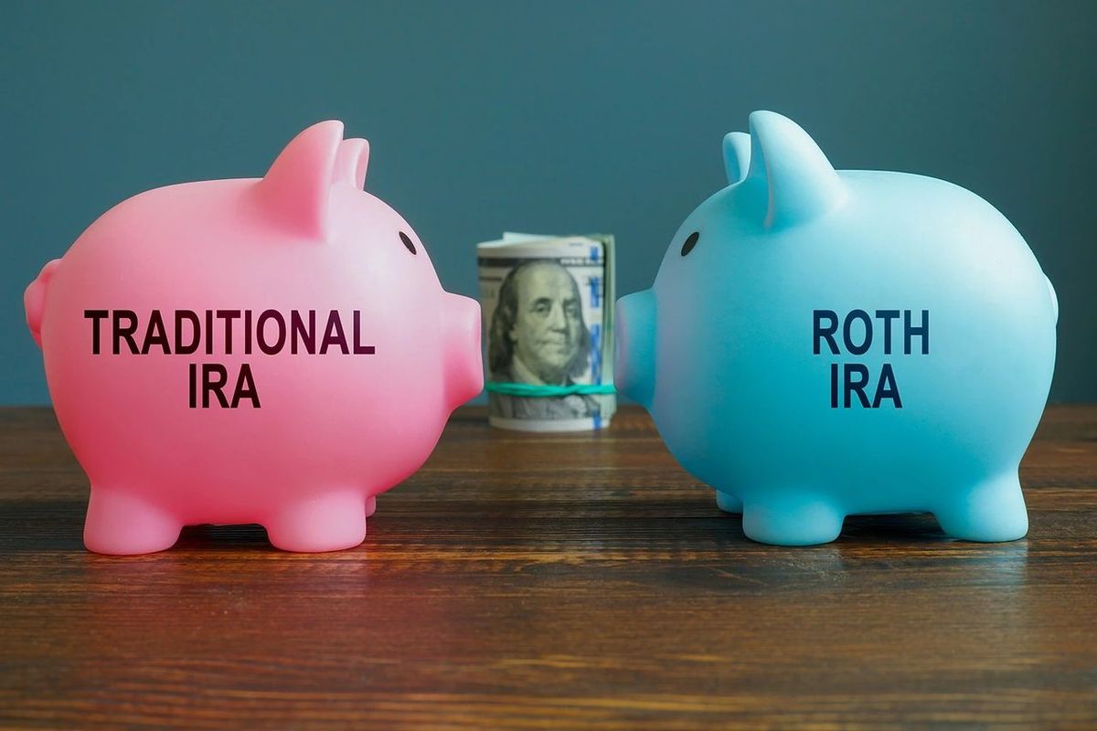 Piggie banks tug of war over dollar