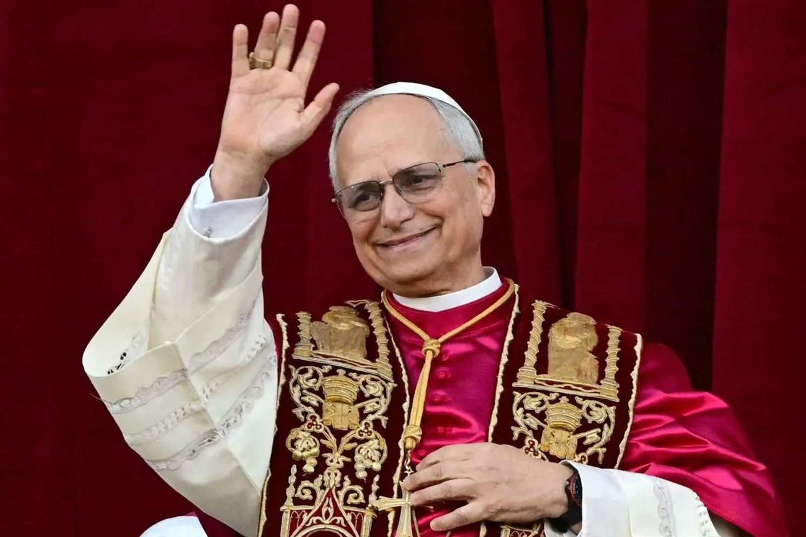 Pope Leo waving his hand