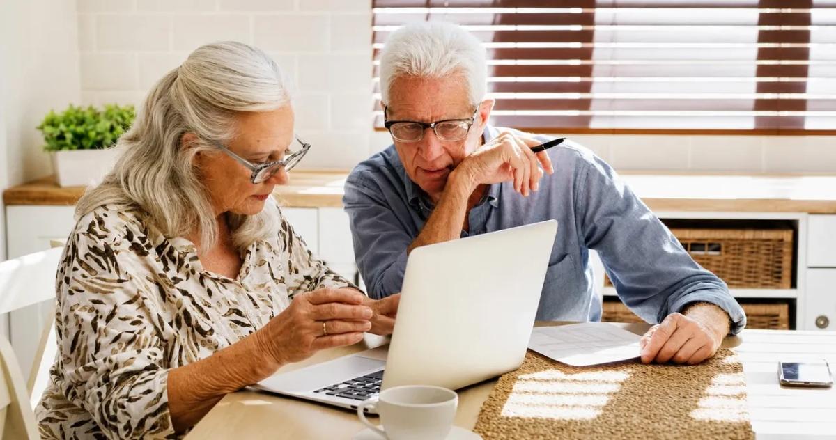 Retired couple creating a retirement income plan in Spokane