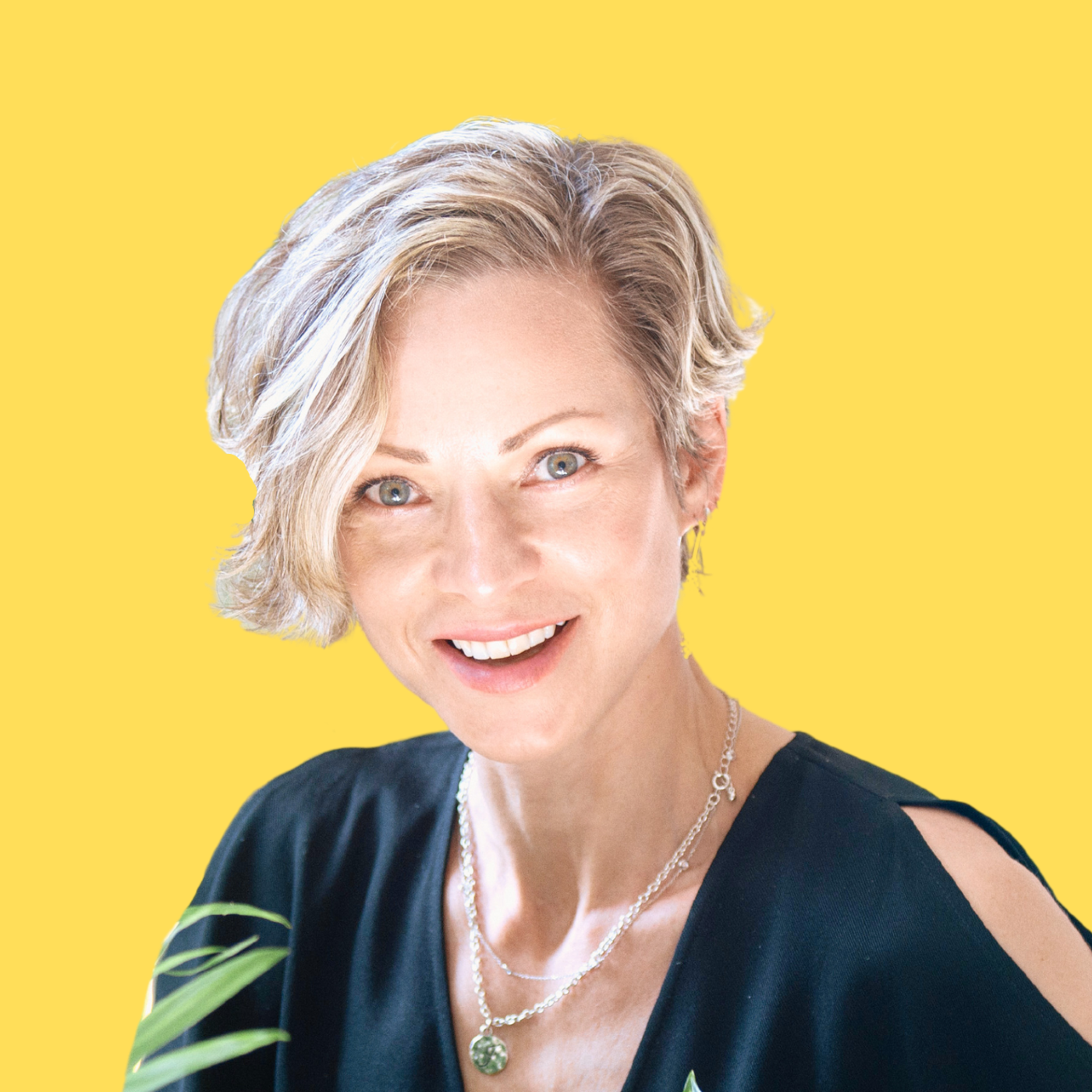 Juliette, co-founder of My City Plants, smiling in front of a yellow background