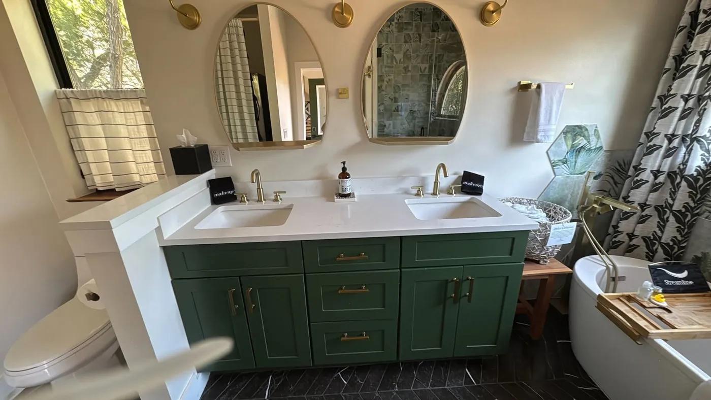 Bathroom sink and mirror